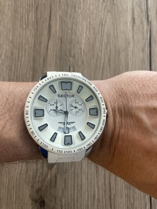 Часовник Sector два модела ( цената е обща )