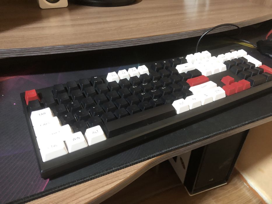 Продам клаву Magegee