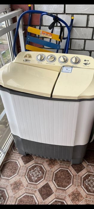 продам стиральную машину полуавтомат крышка треснута а так в рабочем