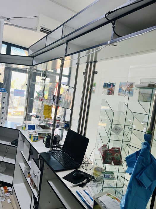 Продается мебель аптечная б/у