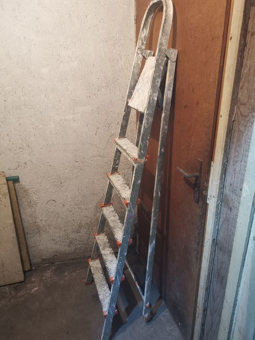 Стълба 185 см 56 стъпала.