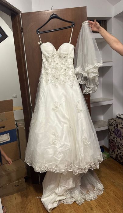 Rochie mireasa marimea M cu trena si voal