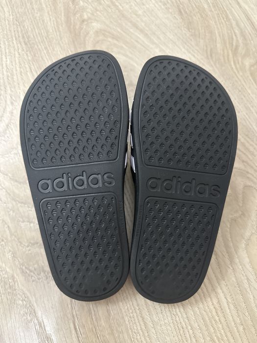 Продам шлёпанцы  “Adidas” для мальчика 32 размера
