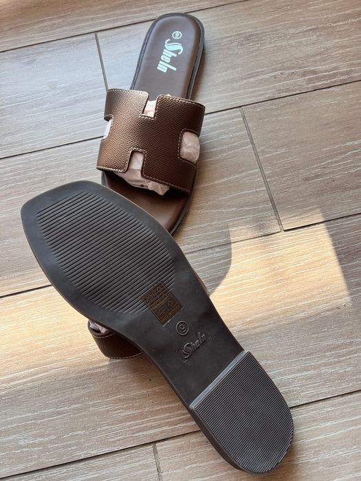 ЧИСТО НОВИ Елегантни чехли