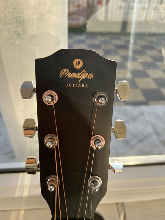 Гитара в очень хорошем состояний трансакустика