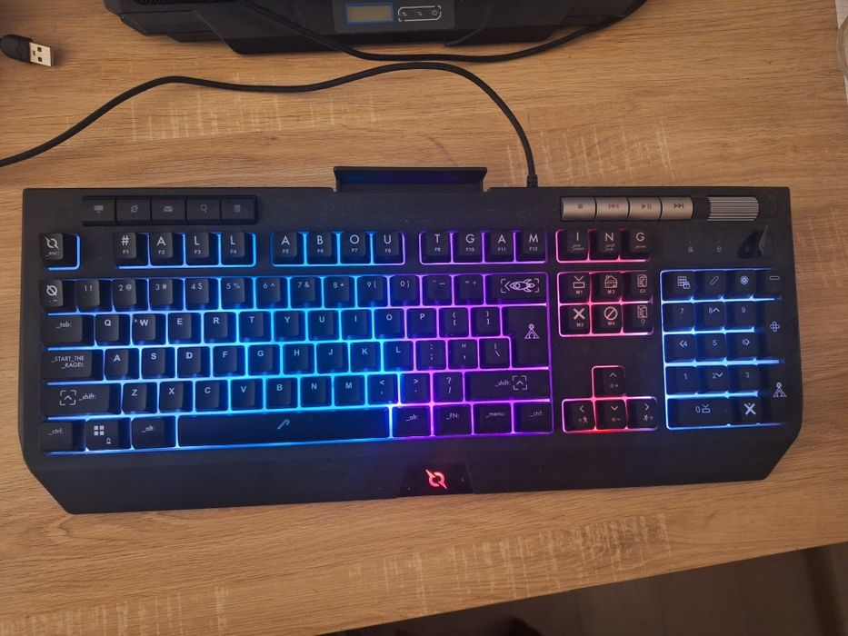 Tastatura Aqirys
