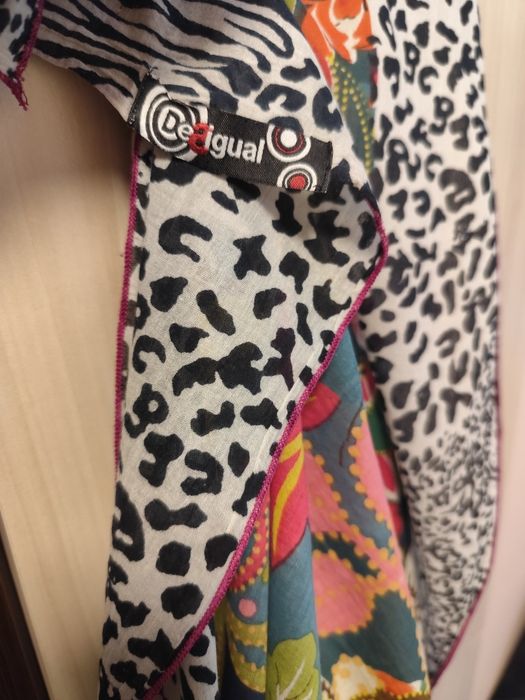 Desigual. памучен шал