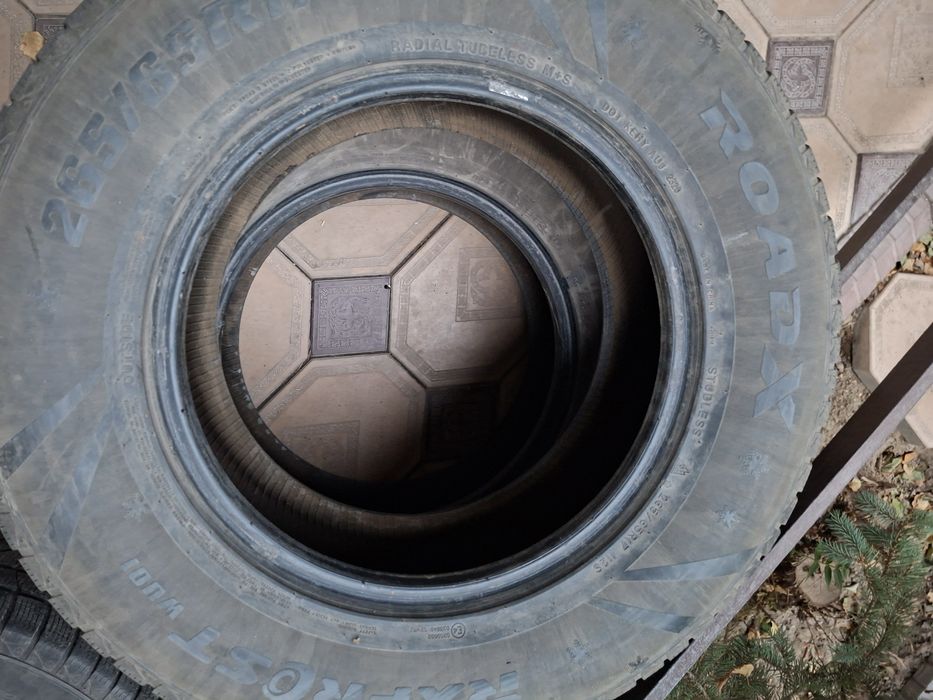 Продам комплект зимней резины RoadX