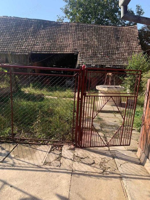 Persoana fizica vand casa la tara