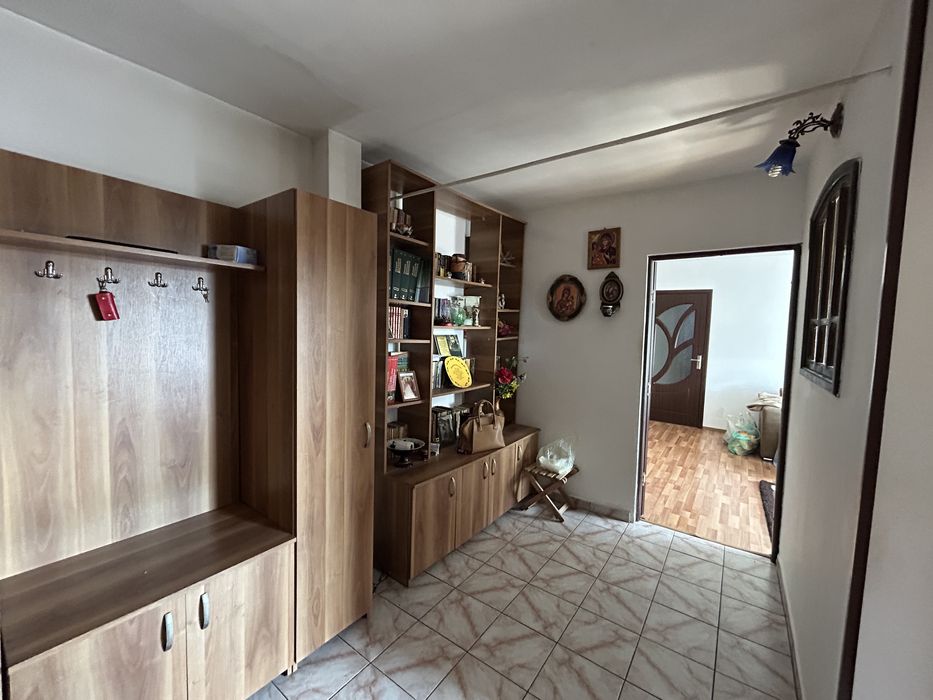 Apartament spatios cu 3 camere, 2 bai si 2 terase