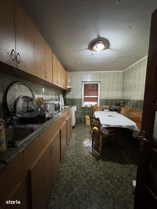 Apartament decomandat, 4 camere 85 mp, zona Rovine