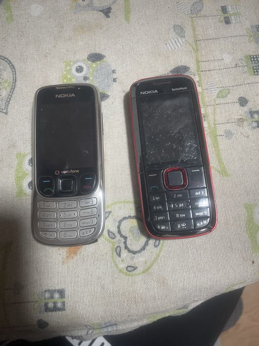 Vand 2 telefonane nokia