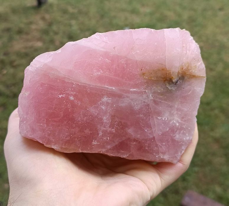 Розов кварц - полускъпоценен камък, необработен, естествен