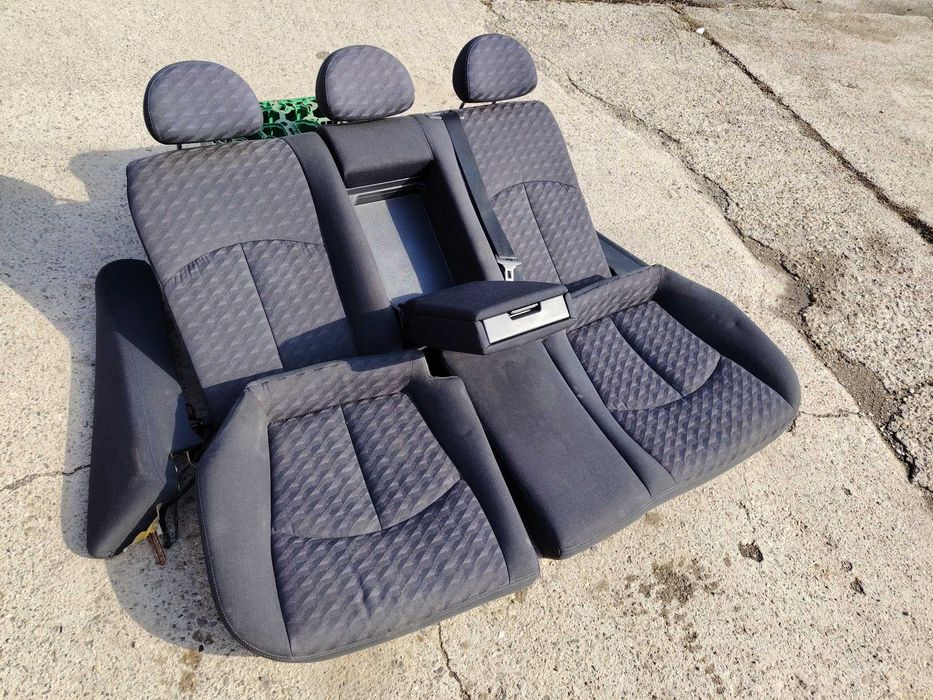 Салон за Мерцедес W211