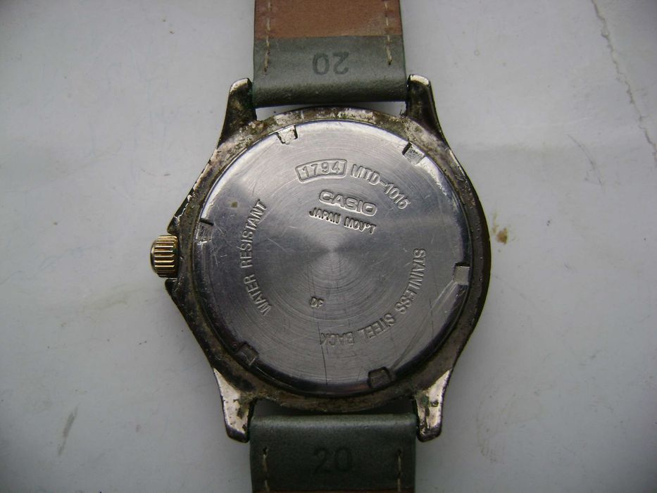 Продавам 5 броя кварцови часовника Swatch и Casio