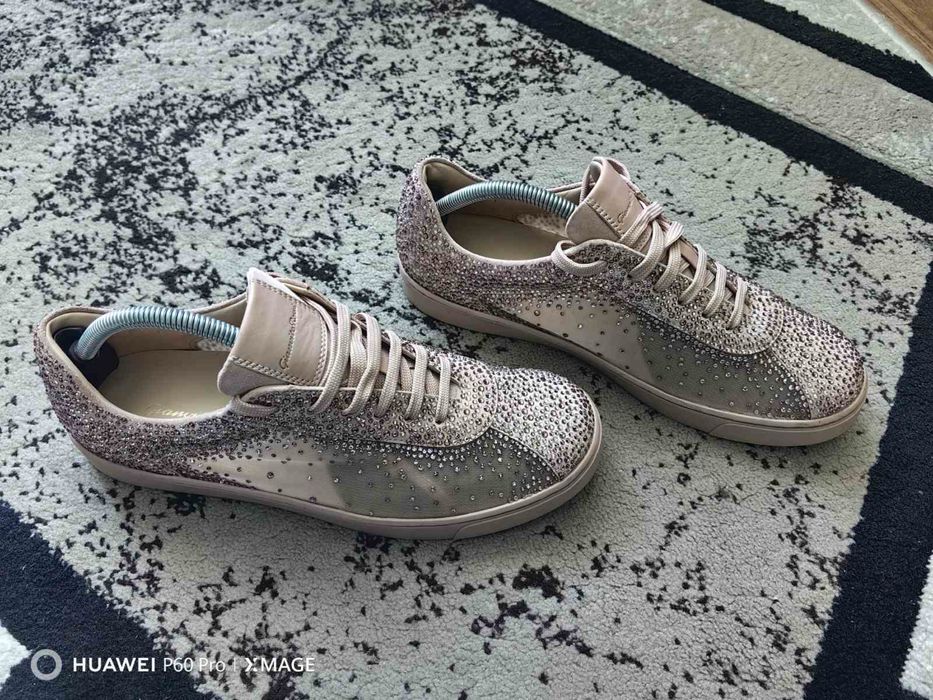 Gianvito Rossi  Rania сникърси с кристали