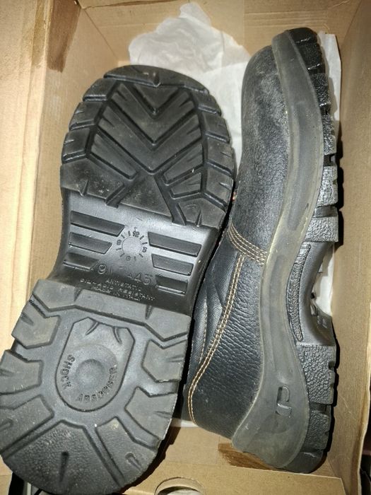 Продавам работни кожени обувки