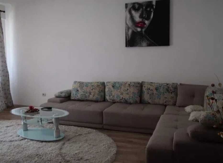 Дава се под наем Тристаен апартамент в Пловдив, Коматево - 90 кв.м за 321.3 € - Снимка #1