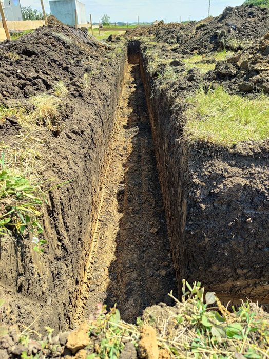 Servicii excavatii/nivelari/terasamente/sapaturi/etc