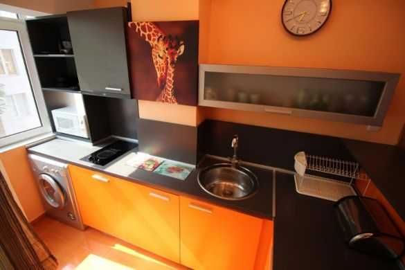 Дава се под наем Тристаен апартамент в Бургас, Център - 80 кв.м за 275 € - Снимка #1