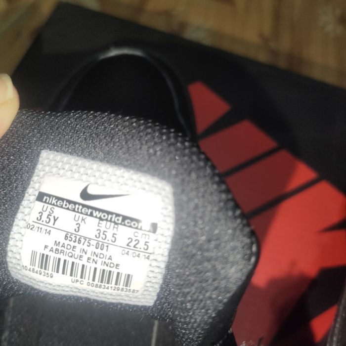 Кроссовки NIKE 35.5 размер новые