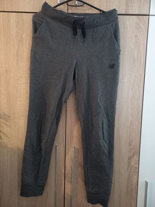 Анцуг в сив цвят New Balance