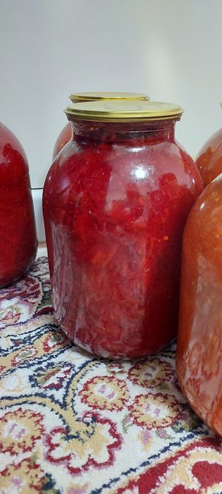 Банка маринованных огурцов, лечо