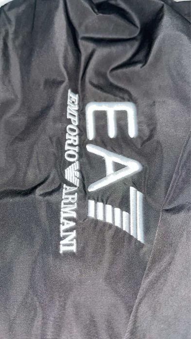 Ветровка от EA7.