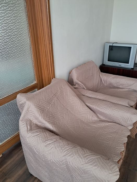 Давам под наем  обзаведен тристаен апартамент в гр.Сливница.