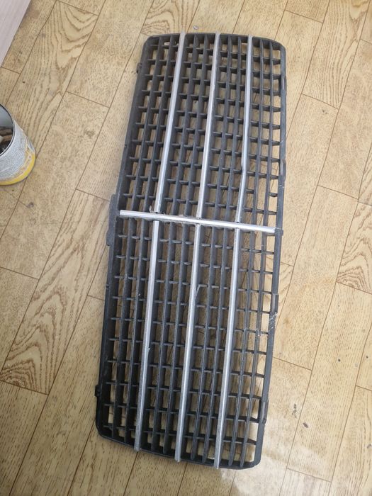 Решетка радиатора на 124 Мерседес