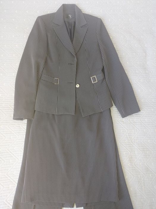 Продам костюм женский