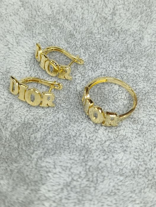 Золотое комплект Christian Dior , проба 585, общий вес 5,85 гр размер