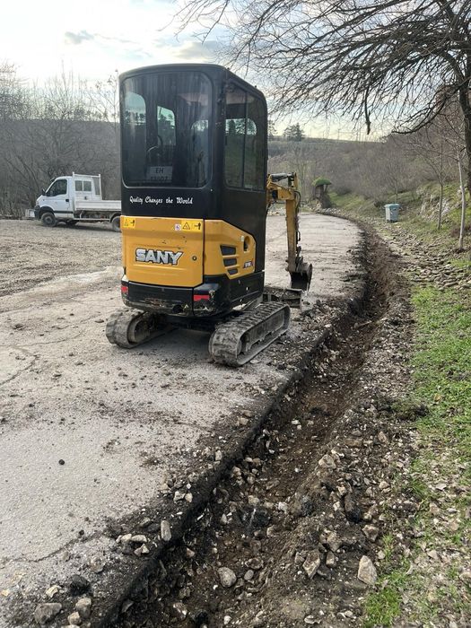 Услуги с мини багер, бобкат, самосвал и автовишка.