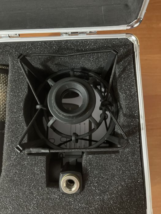 Студийный микрофон AKG P-220 Черный