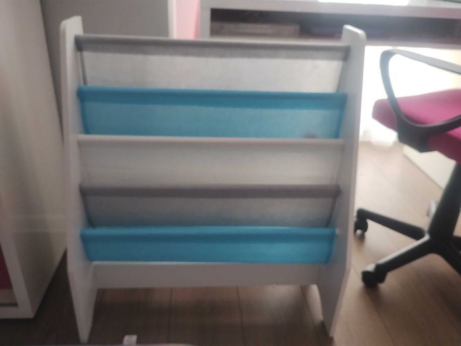 Детска етажерка за книги