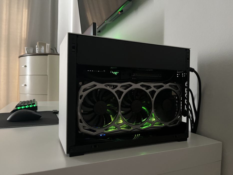Setup/Pc gaming mini itx liquid cooling lian li/nvidia/ryzen 7 5800X3D