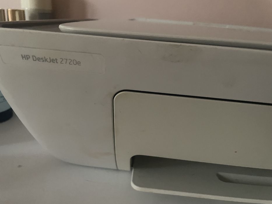 Цветен принтер HP Deskjet 2720e