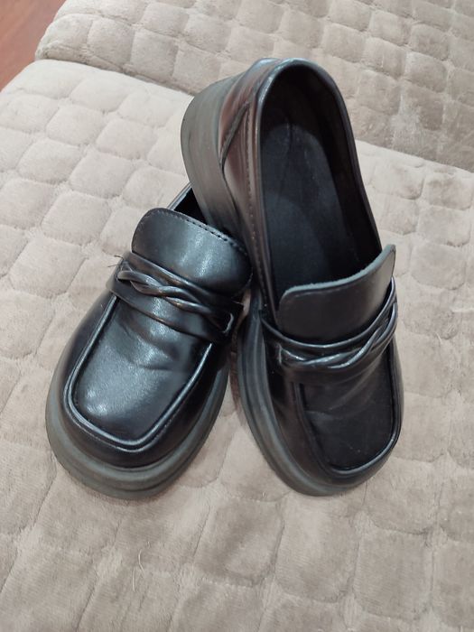 Лоферы, туфли, кроссовки