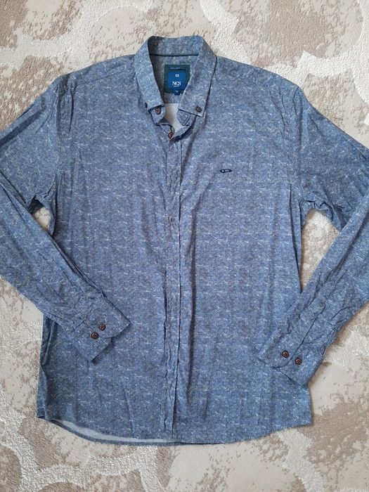 Рубашки белые голубые