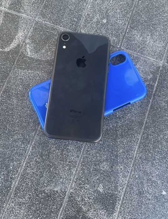 Iphone xr  64gb.