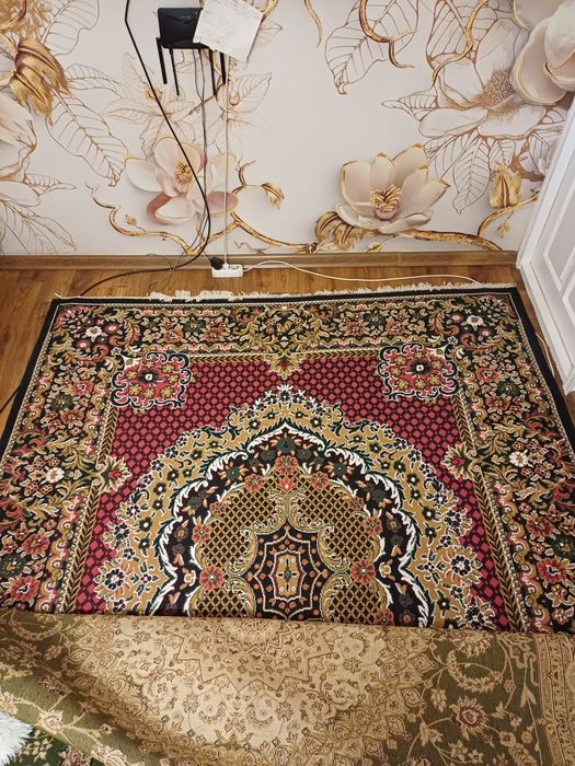 Продаётся ковёр в хорошем состоянии размер 4,50/2,25