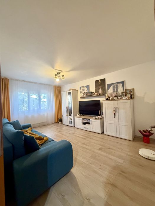 Vand apartament 2 camere, etaj 3/4, decomandat, Zona Soarelui( aproape de Spitalul Judetean, Carrefour)