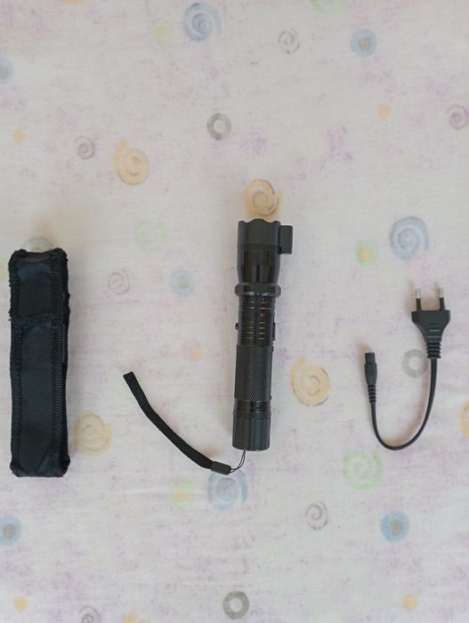 Тактическо Фенерче с Електрошок