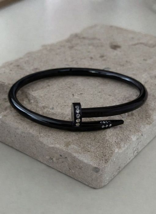 Гривна „Черен пирон“