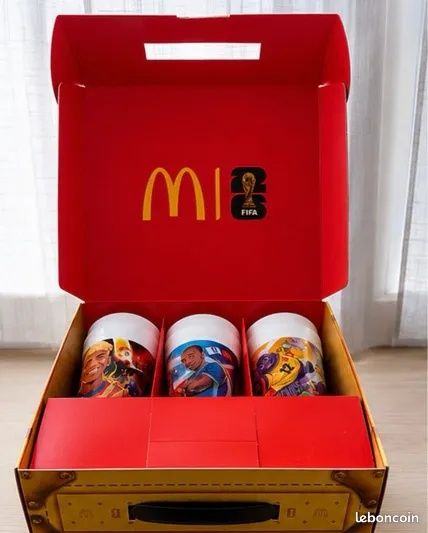ЧИСТО НОВ пълен колекционерски комплект чаши McDonald's – FIFA World Cup 2026