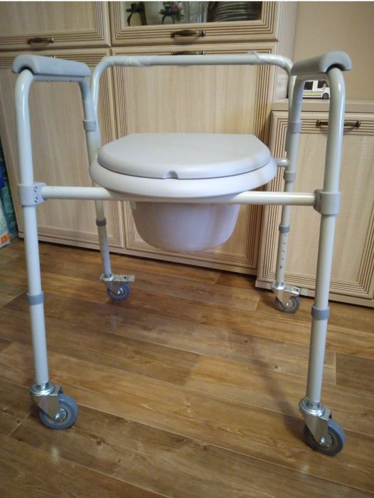 Кресло -туалет на колесах ,ходунки