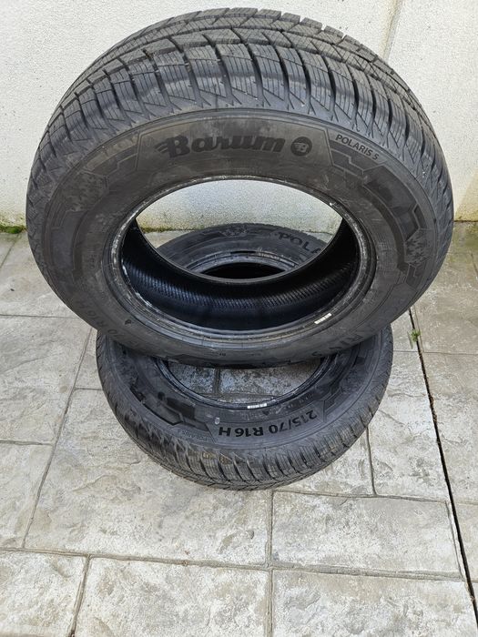 Vand doua anvelope noi 215 70 R16 Barum Polaris 5