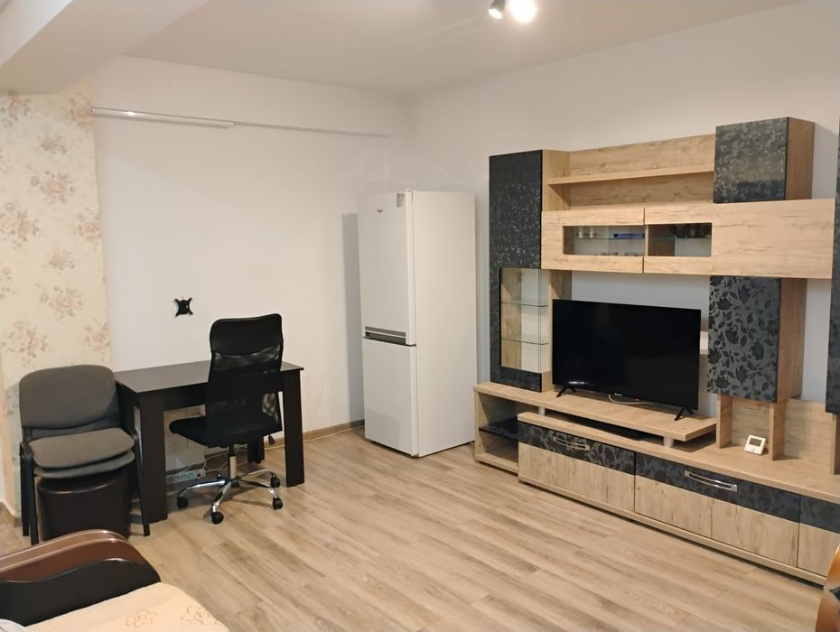 Inchiriez studio Militari Residence