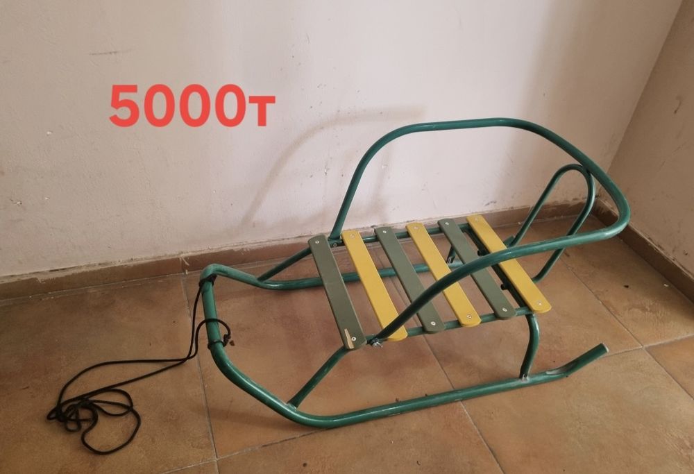 Продам санки Тимка 8   и зеленые санкив отл состоянии