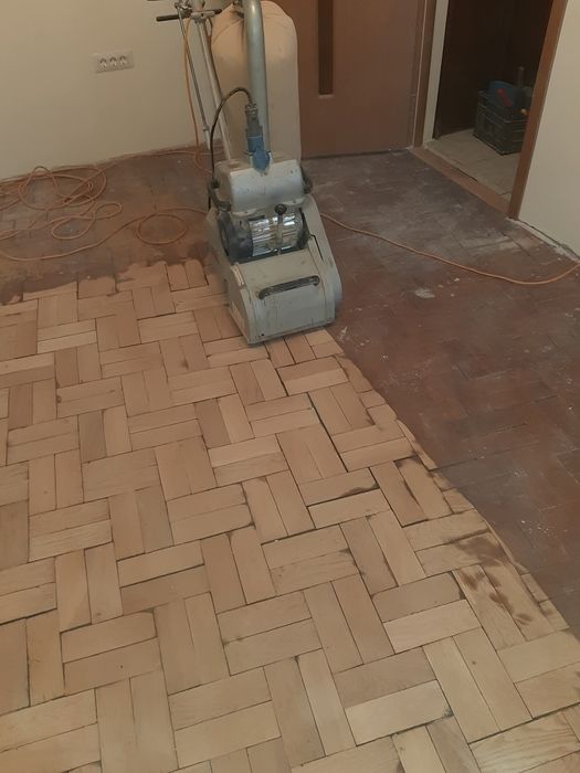 Rașchetat-montat  parchet masiv și scări interioare